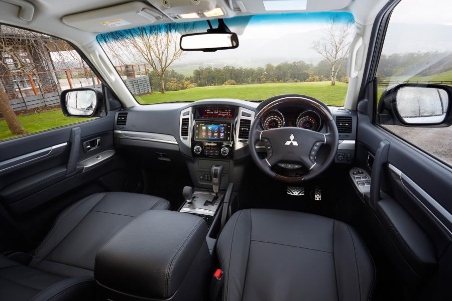 Интерьер Mitsubishi Pajero 5-Door 2014 года  (AU) (фото 8 из 40)